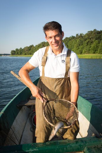 Reportagefoto eines Fischers in Brandenburg