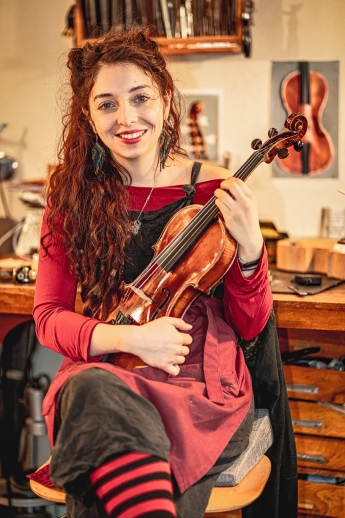 Geigenbauerin Pilar Nunez