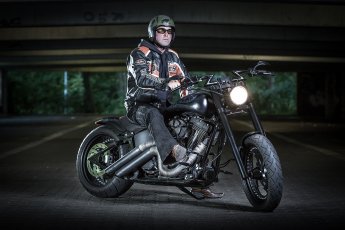 Harley Davidson mit Biker bei einem Shooting