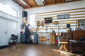 Handwerk fotografieren in der Atelier-Werkstatt von Elbwood in Hamburg