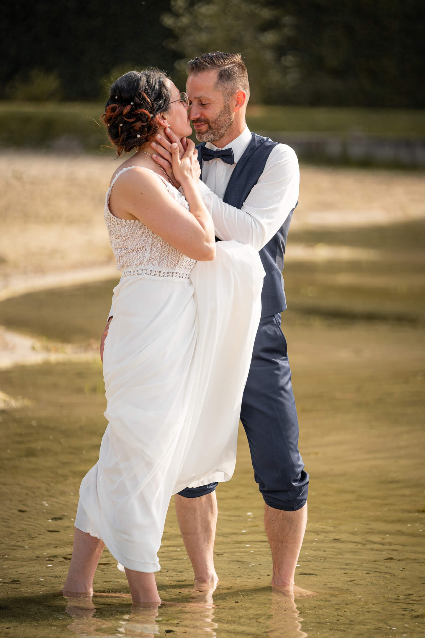 Der Hochzeitsfotograf Florian Läufer hielt diese Stimmung beim Paarshooting am Neusiedler See fest.