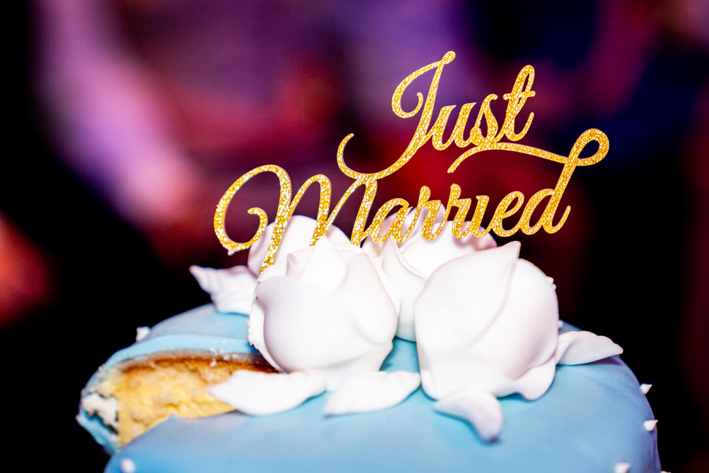 Schriftzug auf der Hochzeitstorte "Just Married"
