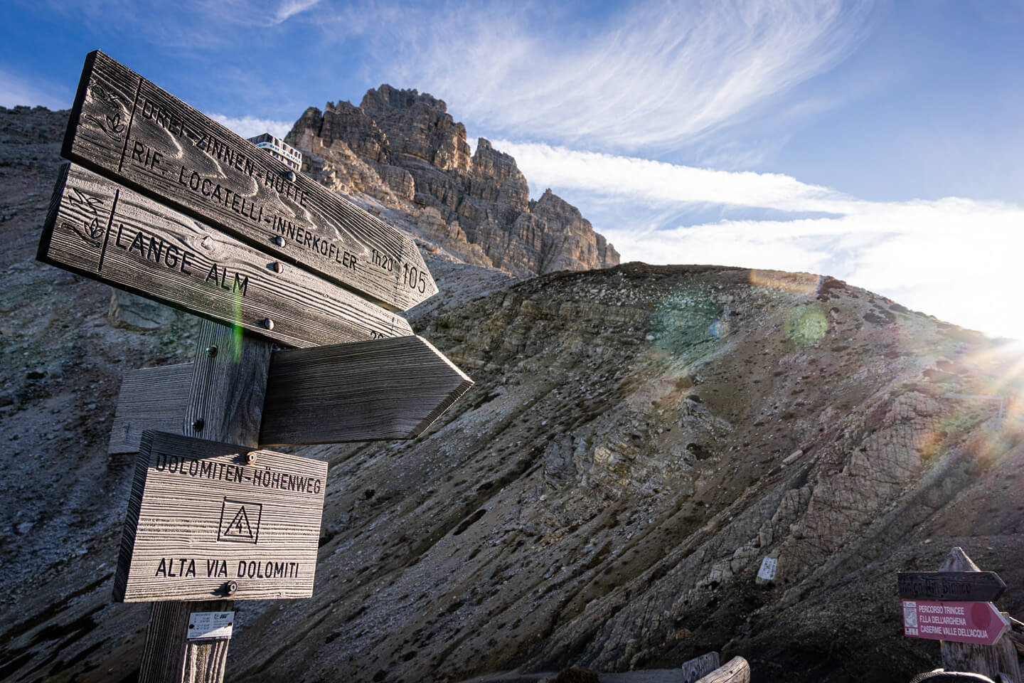 Hinweisschilder Dolomiten Höhenweg
