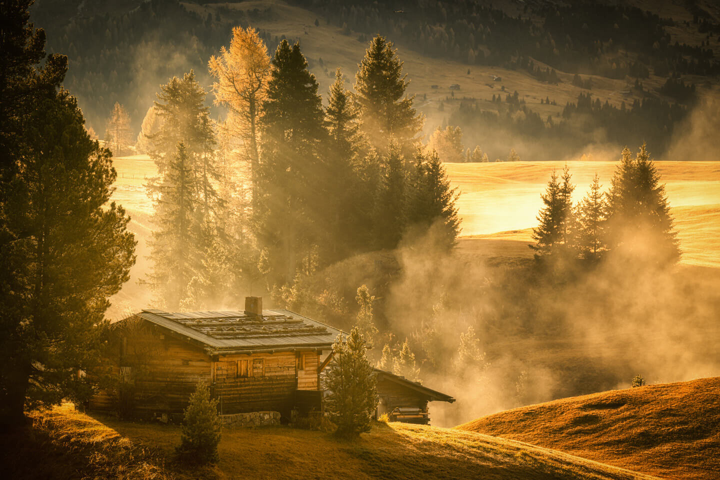 Herbststimmung bei unserer Dolomiten Fotoreise. Hier morgens auf der Seiser Alm.
